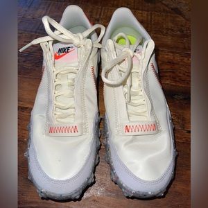 Women’s Nike Waffle Racer Crater sneaker!